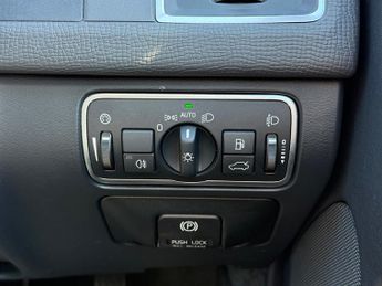 Volvo XC60 2.4 D5 SE SUV 5dr Diesel Geartronic AWD Euro 5 (215 ps)