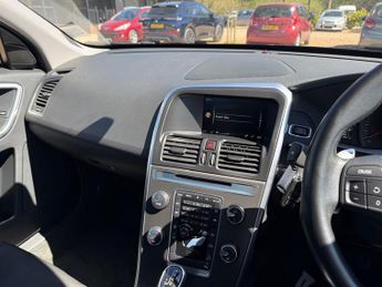 Volvo XC60 2.4 D5 SE SUV 5dr Diesel Geartronic AWD Euro 5 (215 ps)
