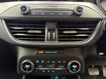 Ford Focus 1.0T EcoBoost Titanium Auto Euro 6 (s/s) 5dr