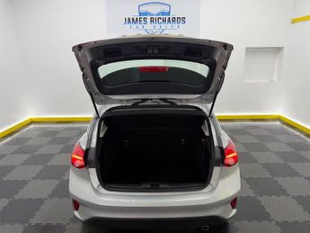 Ford Focus 1.0T EcoBoost Titanium Auto Euro 6 (s/s) 5dr