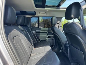 Land Rover Defender 110 SE D250