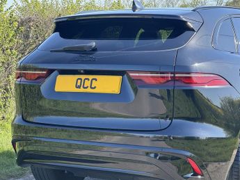 Jaguar F-Pace R-DYNAMIC BLACK D200 VAT Q