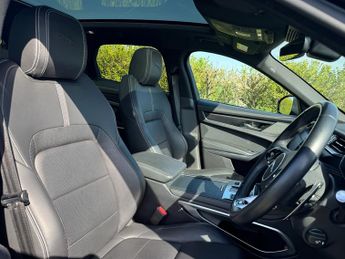 Jaguar F-Pace R-DYNAMIC BLACK D200 VAT Q