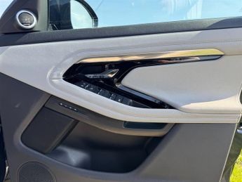 Land Rover Range Rover Evoque R-DYNAMIC SE D200