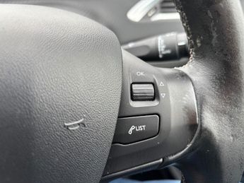 Peugeot 208 1.2 PureTech Allure Hatchback 5dr Petrol EAT Euro 6 (s/s) (110 p