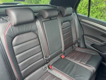 Volkswagen Golf GTI PERFORMANCE TSI DSG