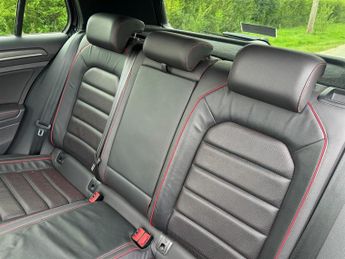 Volkswagen Golf GTI PERFORMANCE TSI DSG