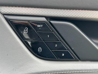 Porsche Taycan PERFORMANCE 79.2kWh 4S