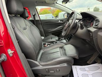 Vauxhall Grandland X 1.6 13.2kWh Business Edition Nav Premium Auto 4WD Euro 6 (s/s) 5