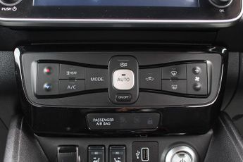 Nissan Leaf 40kWh N-Connecta Hatchback 5dr Electric Auto (150 ps)