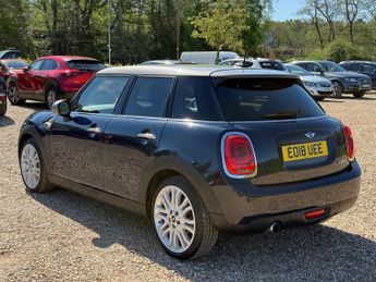 MINI Hatch 1.5 Cooper Seven Hatchback 5dr Petrol Auto Euro 6 (s/s) (136 ps)