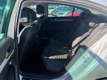 Volkswagen Passat 1.5 TSI EVO SEL Saloon 4dr Petrol DSG Euro 6 (s/s) (150 ps)