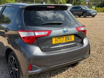 Toyota Yaris 1.5 VVT-h Design Hatchback 5dr Petrol Hybrid E-CVT Euro 6 (s/s) 