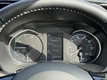 Toyota Yaris 1.5 VVT-h Design Hatchback 5dr Petrol Hybrid E-CVT Euro 6 (s/s) 