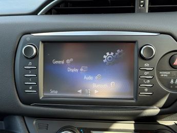 Toyota Yaris 1.5 VVT-h Design Hatchback 5dr Petrol Hybrid E-CVT Euro 6 (s/s) 