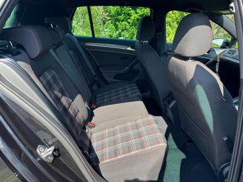 Volkswagen Golf GTI PERFORMANCE TSI DSG