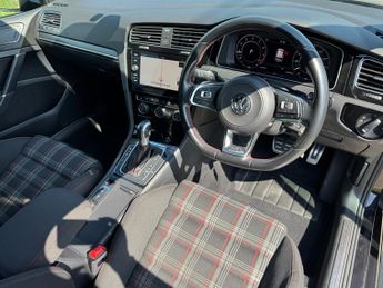 Volkswagen Golf GTI PERFORMANCE TSI DSG