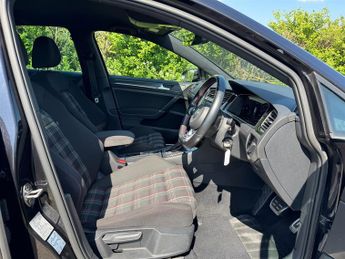 Volkswagen Golf GTI PERFORMANCE TSI DSG