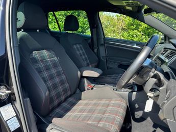 Volkswagen Golf GTI PERFORMANCE TSI DSG