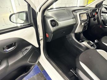 Toyota Aygo 1.0 VVT-i x-play x-shift Euro 5 5dr Euro 5