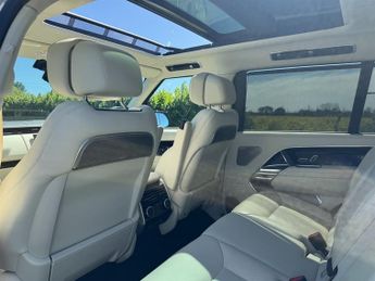 Land Rover Range Rover D350 AUTOBIOGRAPHY LONG WHEEL BASE 7 SEATS