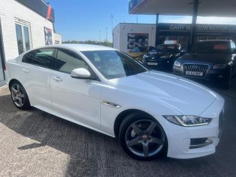 Jaguar XE R-SPORT