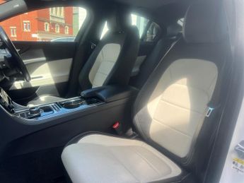Jaguar XE R-SPORT