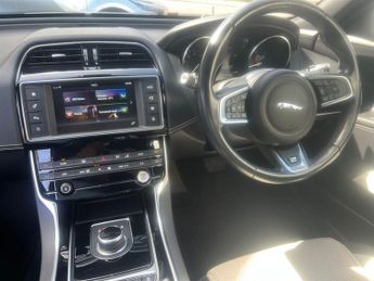 Jaguar XE R-SPORT