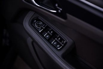 Porsche Macan 2.0T SUV 5dr Petrol PDK 4WD Euro 6 (s/s) (265 ps)