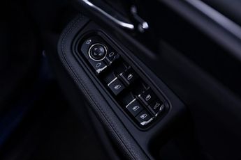 Porsche Macan 2.0T SUV 5dr Petrol PDK 4WD Euro 6 (s/s) (265 ps)