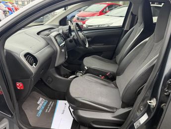 Toyota Aygo 1.0 VVT-i x-clusiv Hatchback 5dr Petrol x-shift Euro 6 (Safety S