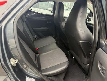 Toyota Aygo 1.0 VVT-i x-clusiv Hatchback 5dr Petrol x-shift Euro 6 (Safety S