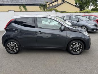 Toyota Aygo 1.0 VVT-i x-clusiv Hatchback 5dr Petrol x-shift Euro 6 (Safety S
