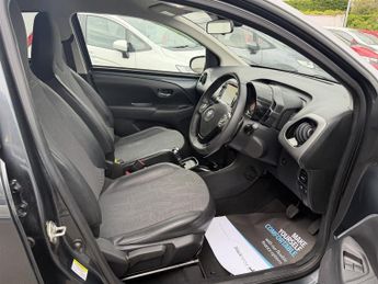 Toyota Aygo 1.0 VVT-i x-clusiv Hatchback 5dr Petrol x-shift Euro 6 (Safety S