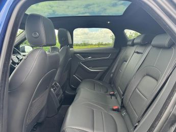 Jaguar F-Pace R-DYNAMIC HSE