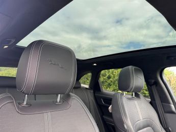 Jaguar F-Pace R-DYNAMIC HSE