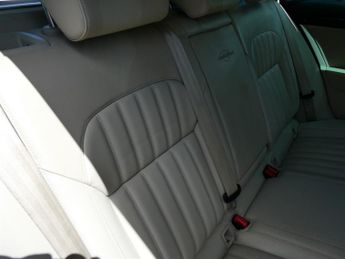 Skoda Superb 2.0 TDI Laurin & Klement Estate 5dr Diesel DSG 4WD Euro 6 (s/s) 