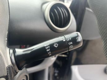 Peugeot 107 1.0 12V Urban Hatchback 5dr Petrol 2 Tronic Euro 5 (68 ps)