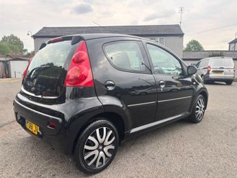 Peugeot 107 1.0 12V Urban Hatchback 5dr Petrol 2 Tronic Euro 5 (68 ps)