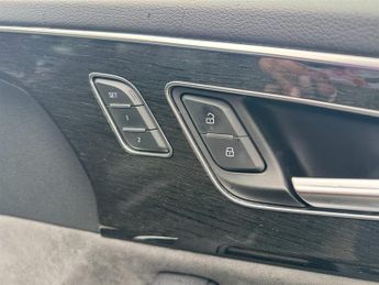 Audi Q8 TDI QUATTRO S LINE BLACK EDITION WITH RSQ8 STYLING