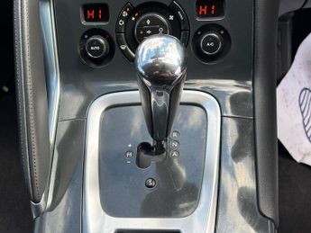 Peugeot 3008 1.6 e-HDi Allure SUV 5dr Diesel EGC Euro 5 (s/s) (115 ps)