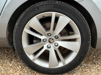 Skoda Superb 1.4 TSI iV 13kWh SE L Hatchback 5dr Petrol Plug-in Hybrid DSG Eu