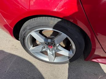 Jaguar XE R-SPORT