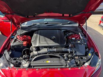 Jaguar XE R-SPORT