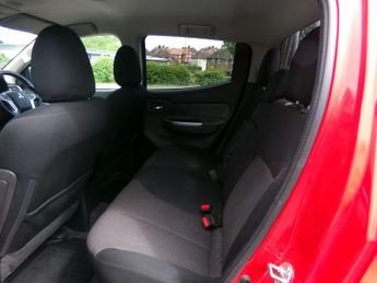 Mitsubishi L200 2.4 DI-D DC Titan Pickup Double Cab 4dr Diesel Manual 4WD Euro 6