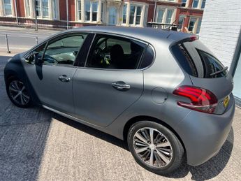 Peugeot 208 BLUE HDI S/S ALLURE