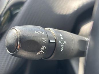 Peugeot 2008 1.6 e-HDi Allure SUV 5dr Diesel EGC Euro 5 (s/s) (92 ps)