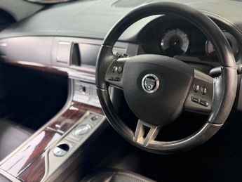 Jaguar XF 3.0d S V6 Portfolio Saloon 4dr Diesel Auto Euro 5 (275 ps)