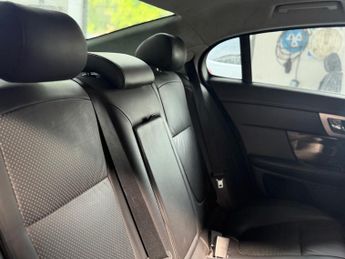 Jaguar XF 3.0d S V6 Portfolio Saloon 4dr Diesel Auto Euro 5 (275 ps)