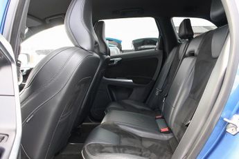 Volvo XC60 2.4 D5 R-Design Nav SUV 5dr Diesel Auto AWD Euro 6 (s/s) (220 ps